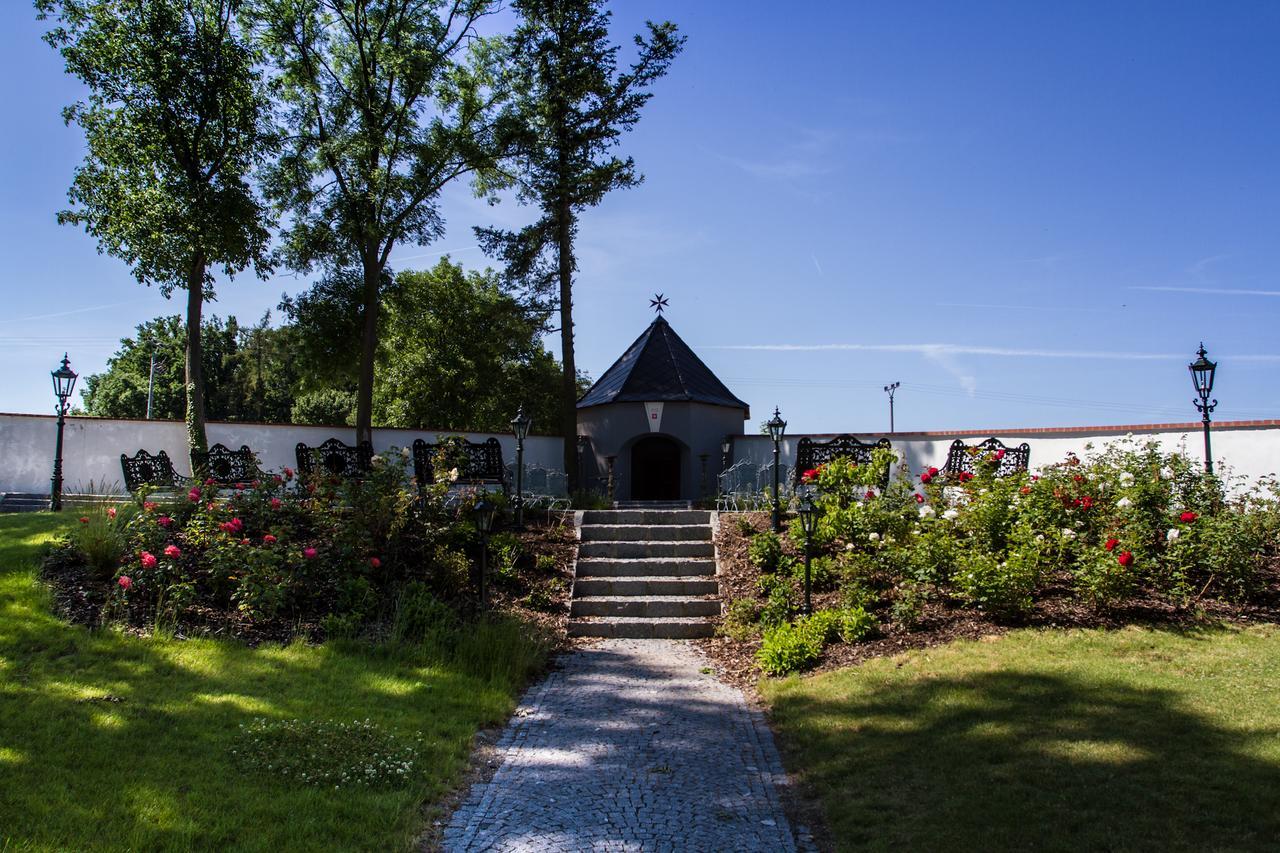 Hotel Panstvi Dlouha Lhota מראה חיצוני תמונה